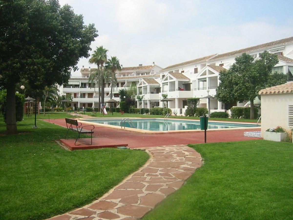 Chalet Adosado En Urbanizacion Con Precioso Jardin Denia Exterior foto