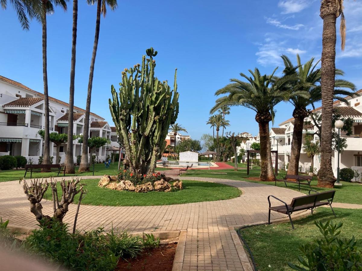 Chalet Adosado En Urbanizacion Con Precioso Jardin Denia Exterior foto