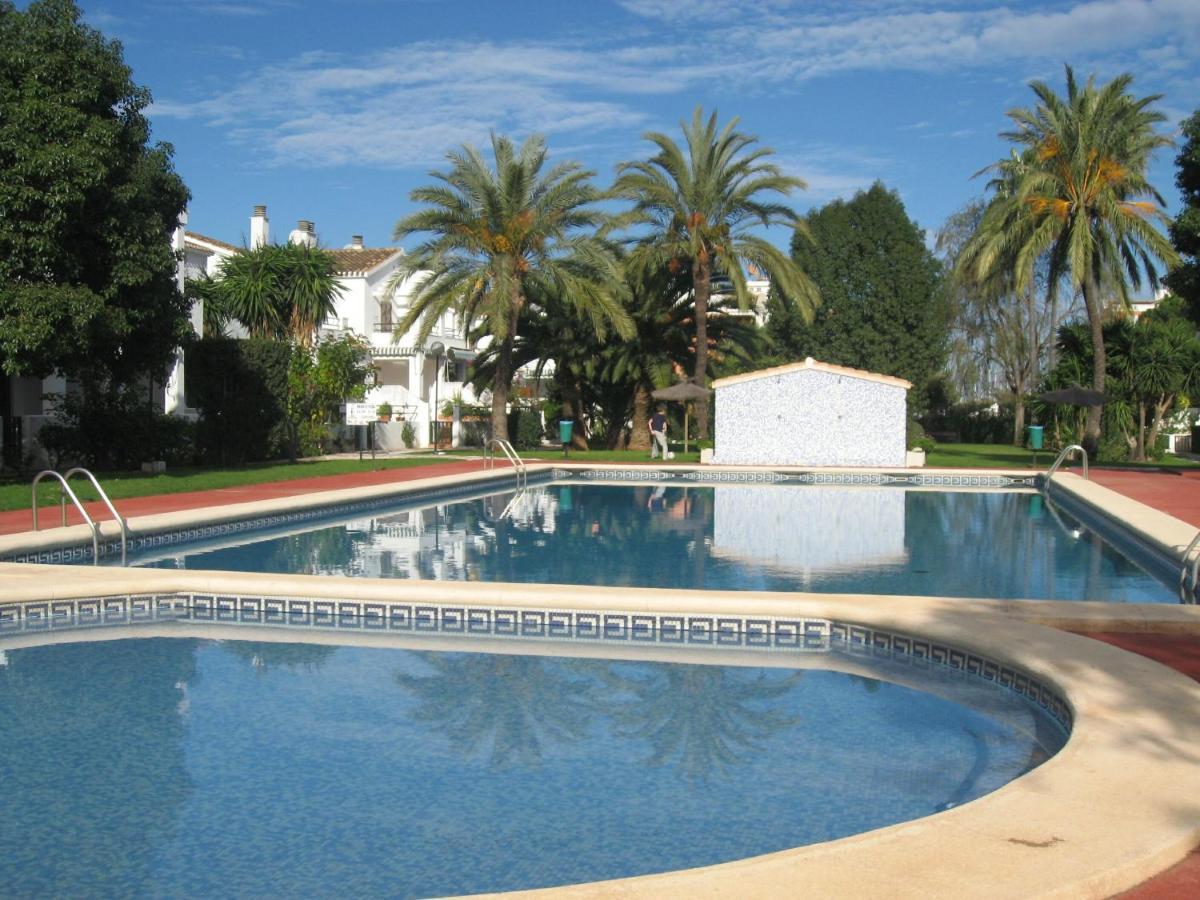 Chalet Adosado En Urbanizacion Con Precioso Jardin Denia Exterior foto
