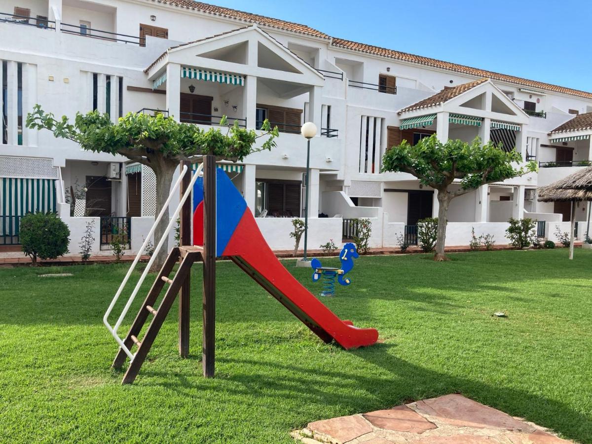 Chalet Adosado En Urbanizacion Con Precioso Jardin Denia Exterior foto