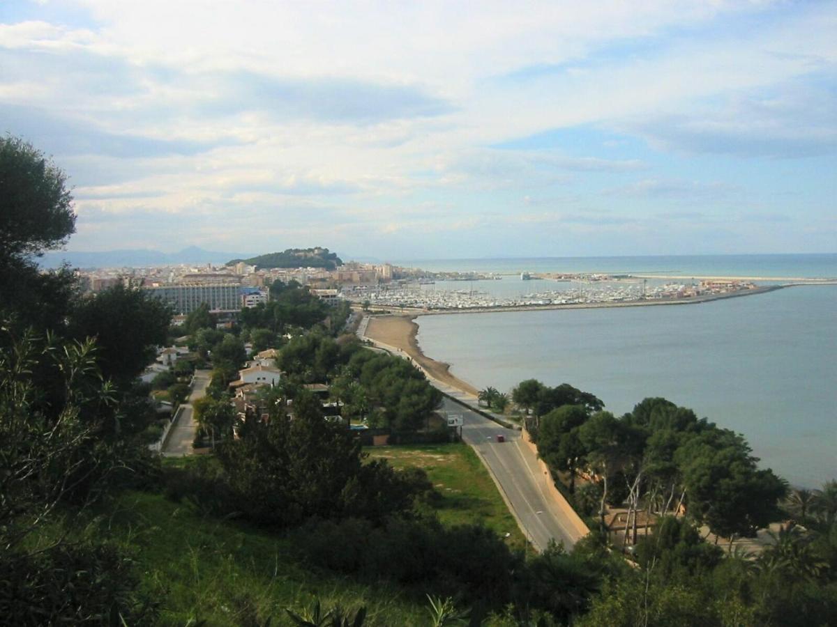 Chalet Adosado En Urbanizacion Con Precioso Jardin Denia Exterior foto
